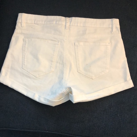 H&M‎ White Jean Shorts - Picture 2 of 5